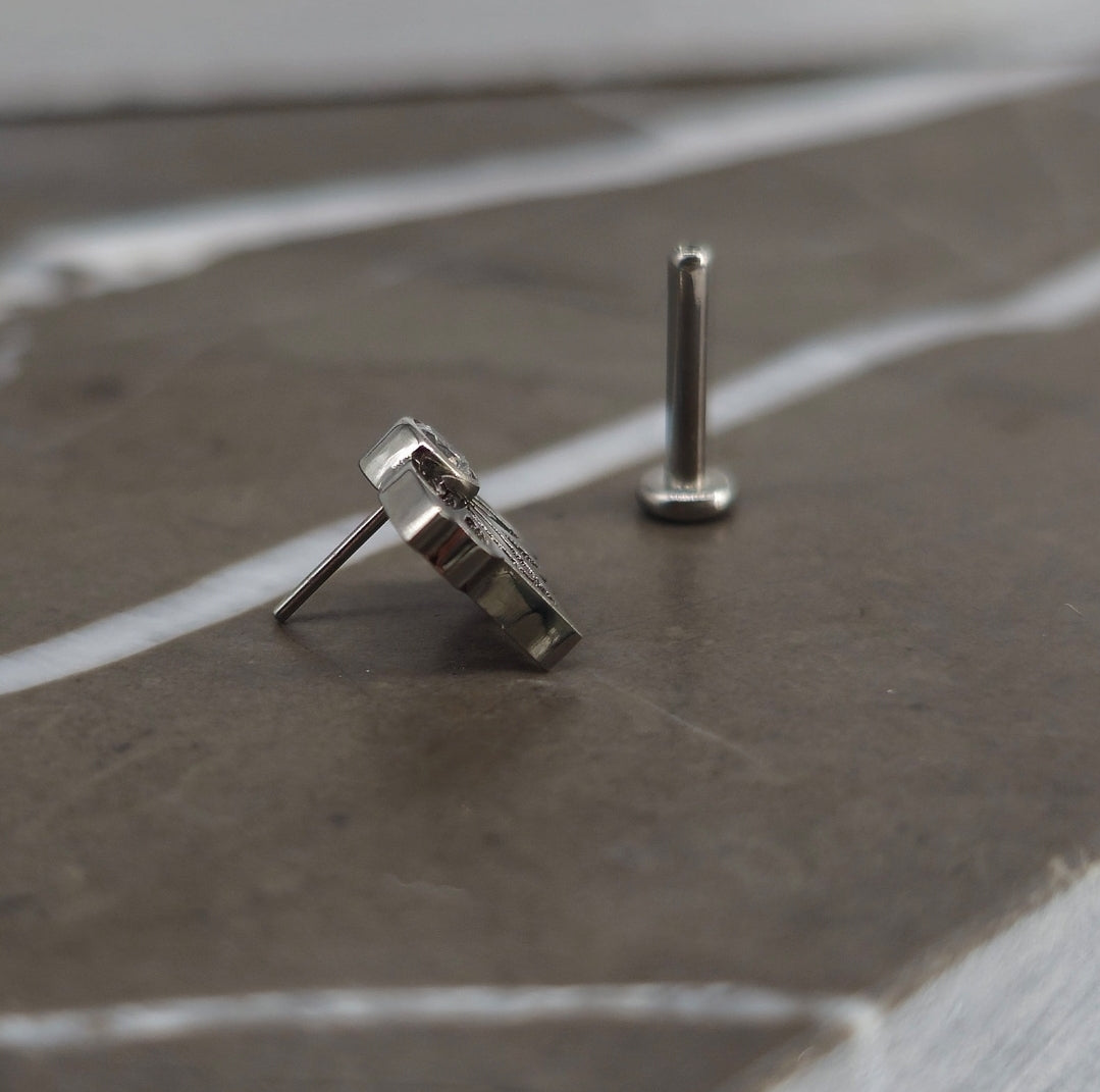 Lotus with Zirconia Gem Threadless Labret