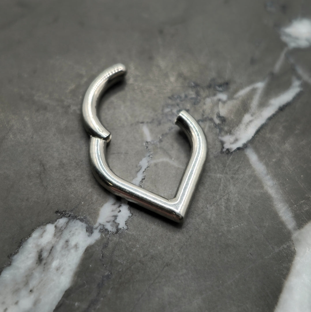 Teardrop V Shape Titanium Hinged Segment Clicker