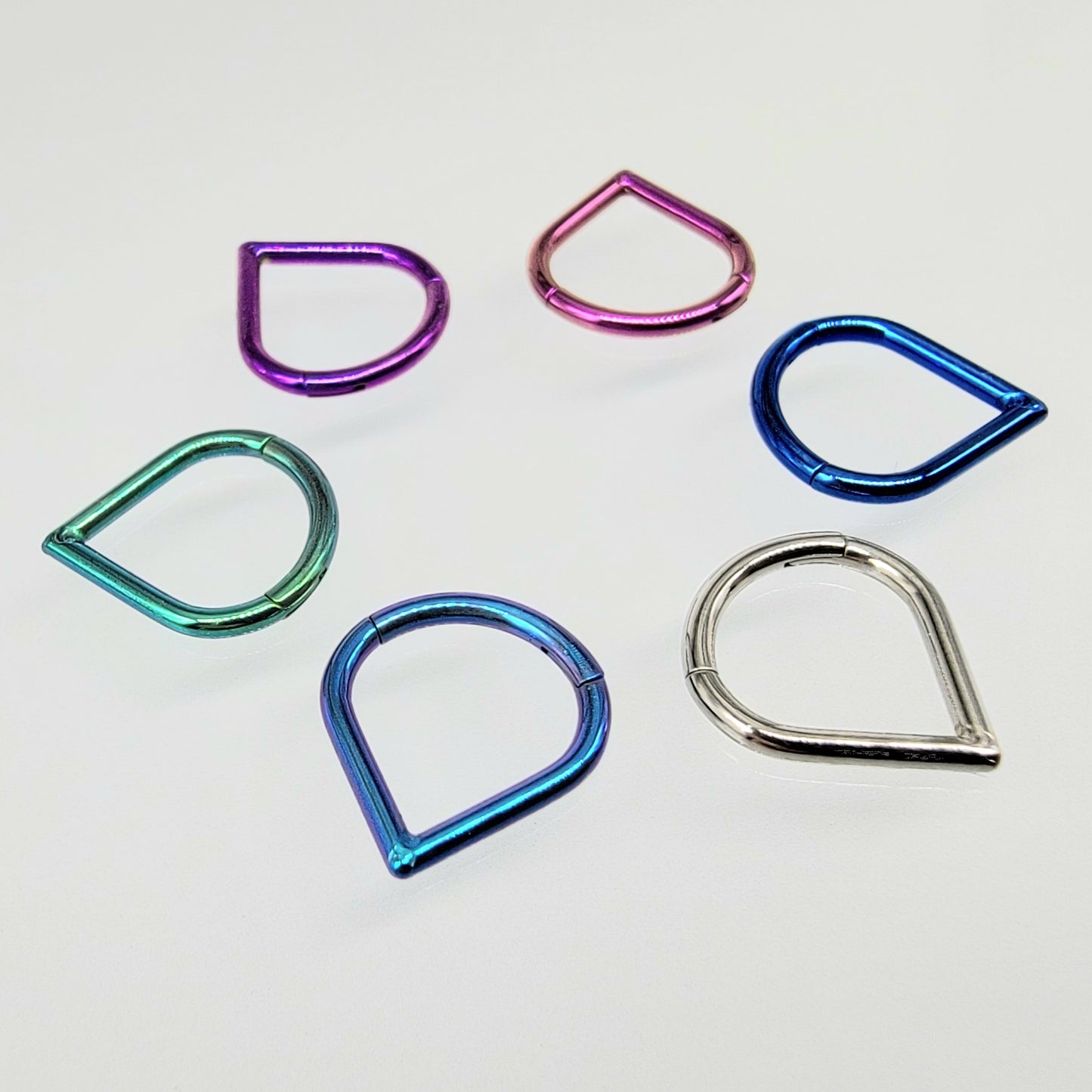 Teardrop V Anodized Titanium Hinged Segment Clicker
