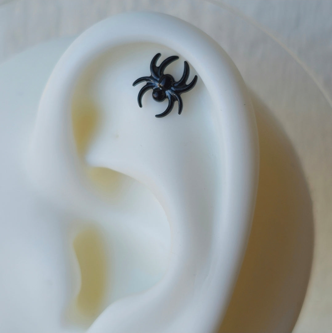 Black Spider Threadless Labret Stud