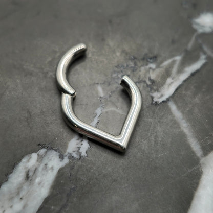 Teardrop V Shape Titanium Hinged Segment Clicker
