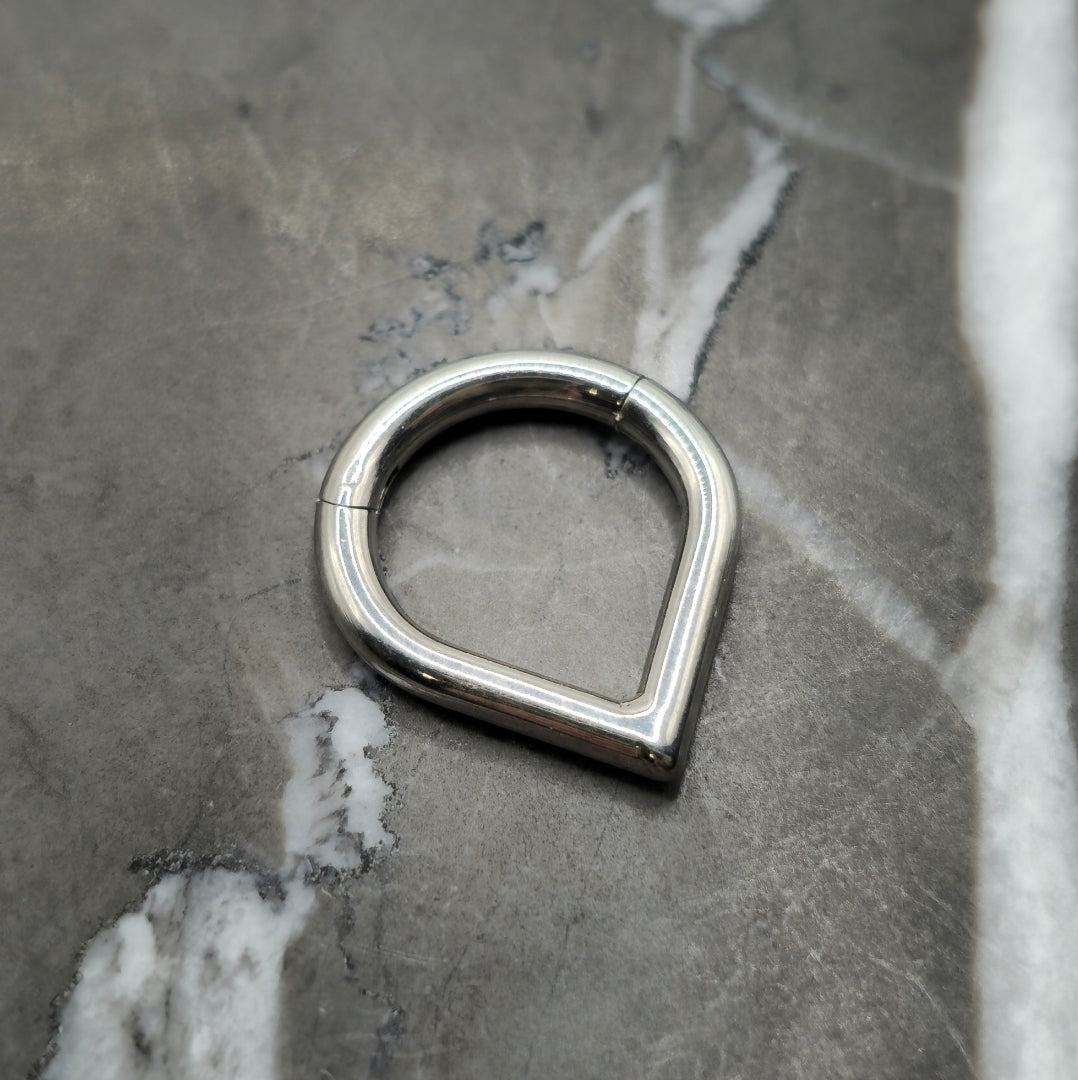 Teardrop V Shape Titanium Hinged Segment Clicker