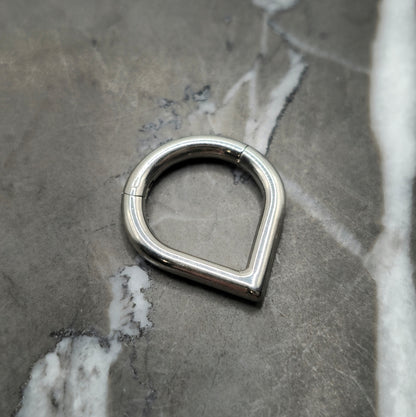 Teardrop V Shape Titanium Hinged Segment Clicker